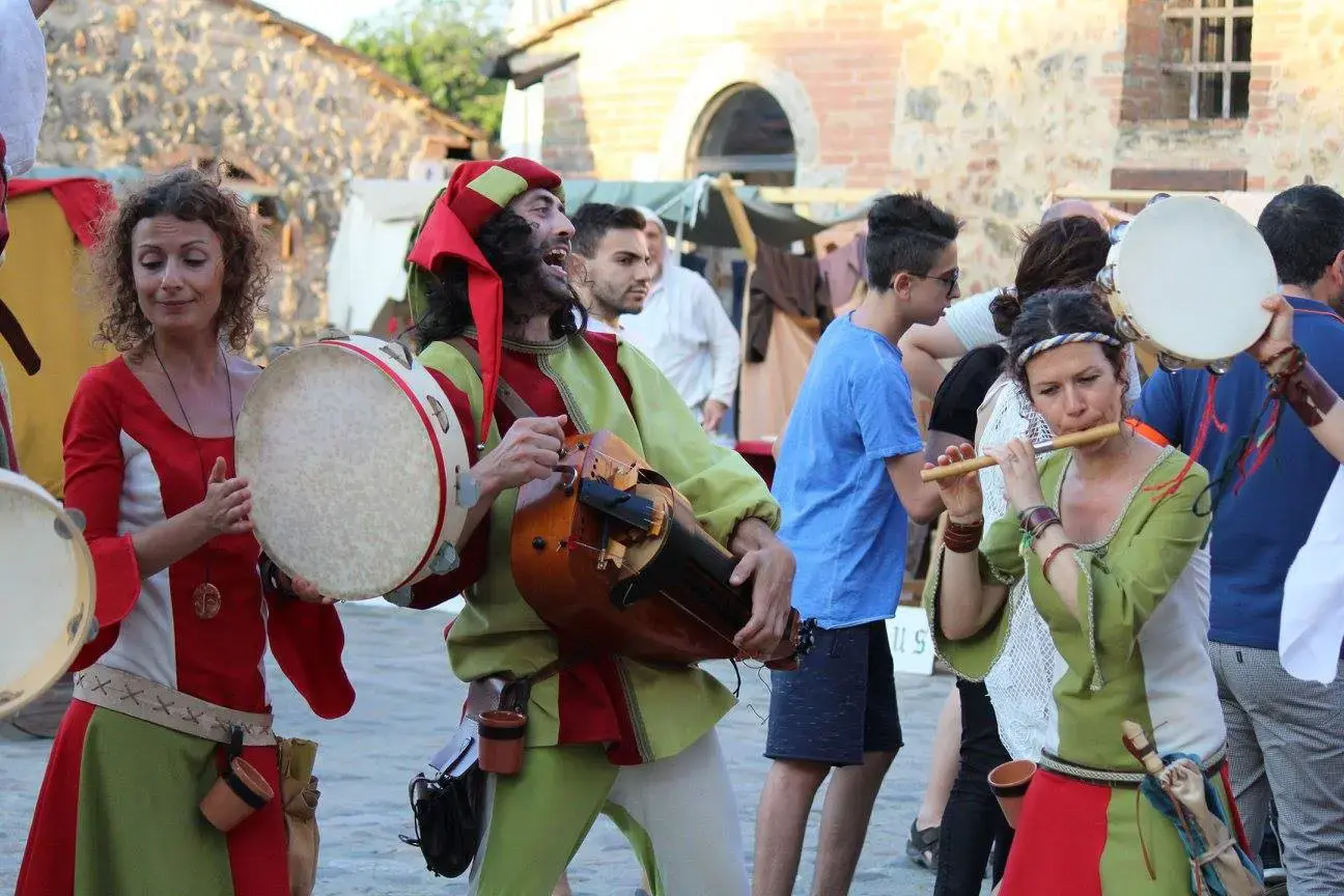 Novus Amor durante feste e rievocazioni medievali, fotografia 13