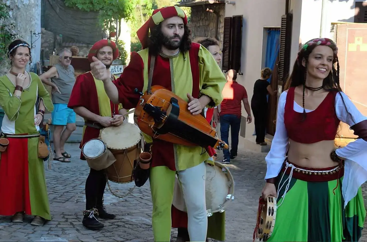 Novus Amor durante feste e rievocazioni medievali, fotografia 15